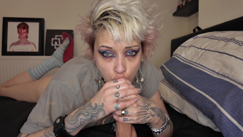 Glitterqueen1999: 2 дні смоктання члена з мачухою