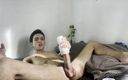 Isak Perverts: विशाल 22 सेमी लंड के साथ वेनेजुएला अपने तंग खिलौने के साथ अपना दूध लेती है