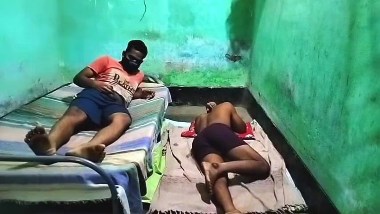 Desi Tits: Twink 男孩性旅馆朋友性紧张同性恋色情现实