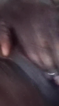 Frotar mi coño afeitado mojado tiró mis bragas gimiendo orgasmos