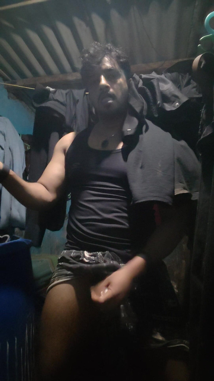 Mastkalandar: Desi Hunk Mastrubution