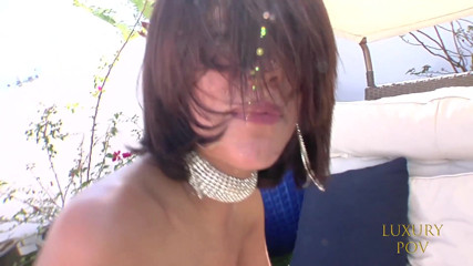 Luxury POV: Azione in giardino