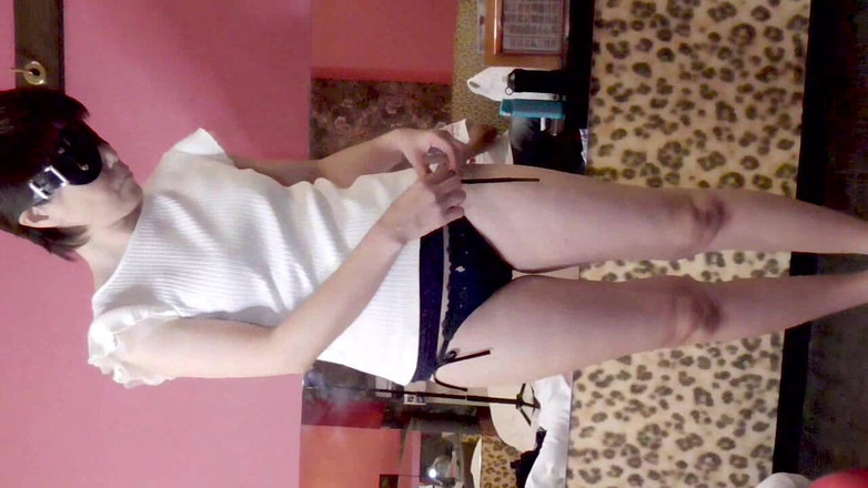 hiro_mayu_couple_jp: Mayu no.69 si gadis cantik dengan topeng, kerah, dan tangkai,...