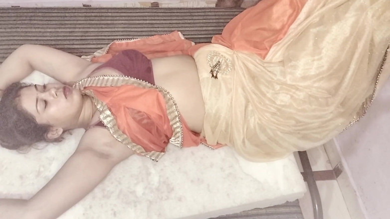 Sexy Girlfriend Girl: 18 yaşındaki büyük memeli desi Hintli genç kız üvey erkek kardeşi...