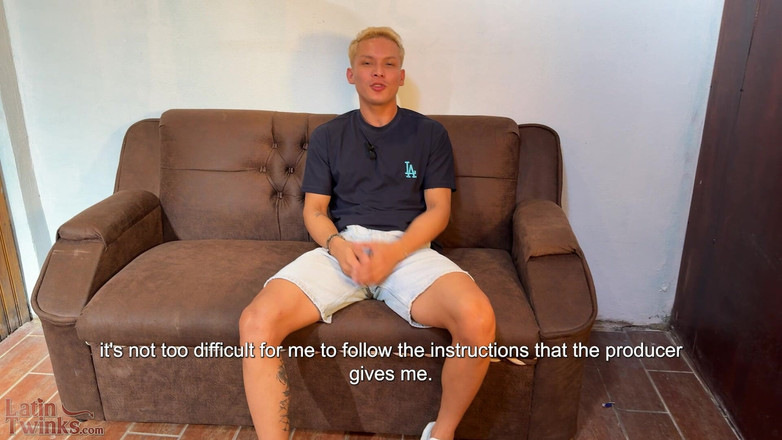 Latin Twinks: Gilbert Moon przerwy w John Bleck na castingu na kanapie