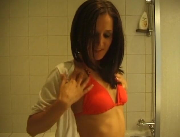 Flash Model Amateurs: College chick rubs her bush in the bathroom