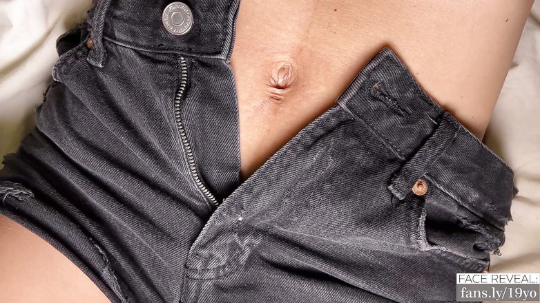 Gigi oficial: Nevlastní bratr říká: prohráli jste v karetní hře. sázka vylíže tvou...