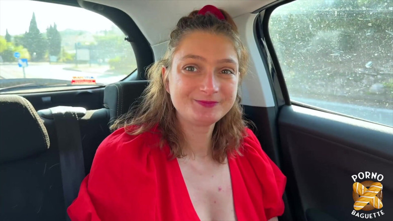 Porno Baguette: Charlotte, rousse magnifique, se fait baiser par deux mecs