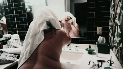 SexyNEBBW: Bathtub getting ready for the day