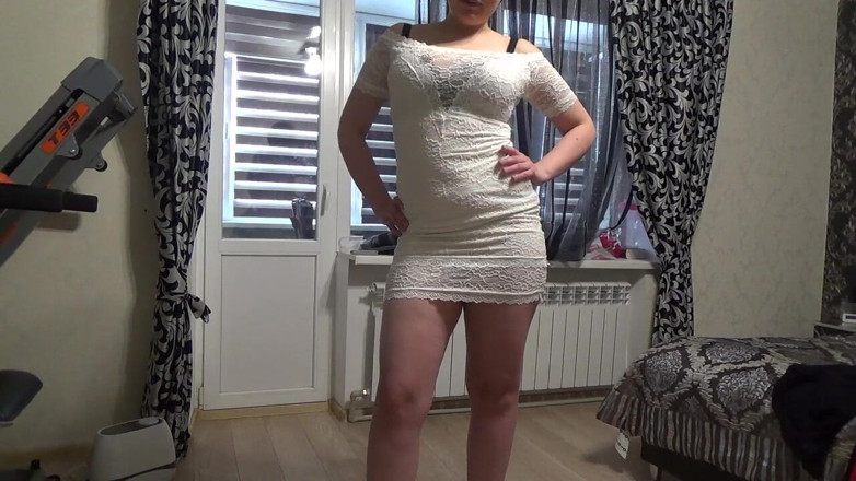 Sexy Milf: Найсексуальніший мій наряд N2, моделюю маленьку білу сукню для вас