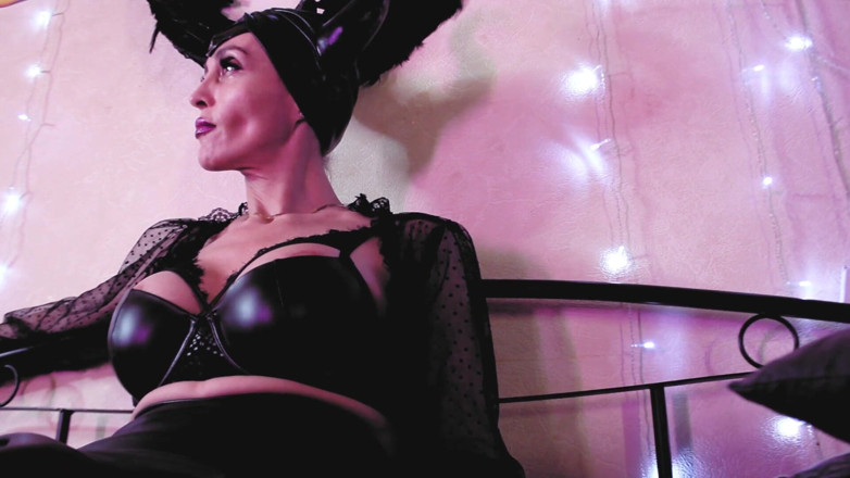 Eva Latexxx: Gorąca bogini Eva Lateks maleficent solo footfetish bdsm kink kochanka...
