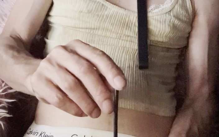 Taylor Tash: 娘娘腔使用探测棒
