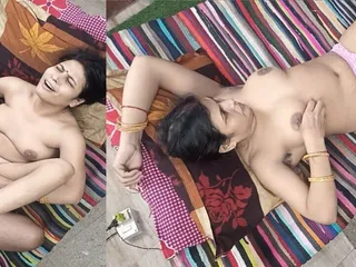 Pyaripooja22: Cool Young Girl with Neighbor Boy in Alone Room