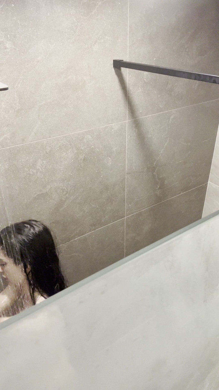 silicone_brunette: Kamera di kamar mandiku