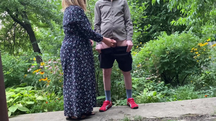 OurFetishLife: Ma belle-mère ne me refuse jamais le plaisir de tenir...