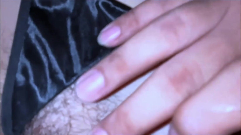 Hashini Hirunika: Sperma im mund