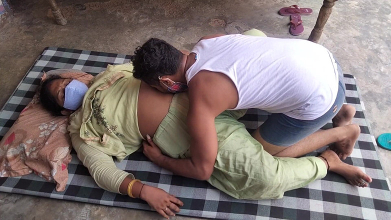 Yourgeeta8899: Bhabhi panas India dikongkek keras oleh kawan lamanya di rumahnya