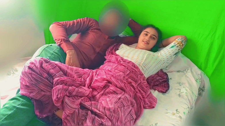 Fuckkkker: Bhabhi đang đưa ra một câu chuyện gợi cảm cho anh rể...