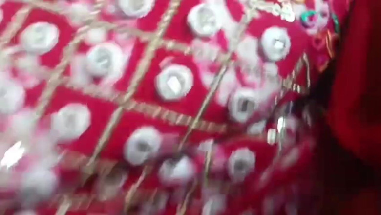 Desi Indian studio: 그녀의 옷을 벗은 후 집에서 여자를 떠났다