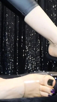 Mesmerizing Iridescent Nails Arabian Foot Worship