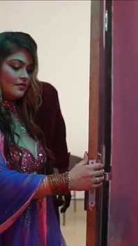 Une Belle Pute Indienne Se Fait Baiser Pour La Première Fois! J’adore Sa Chatte Étroite