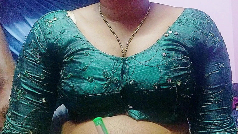 Desi Mohini: 계부와 하드코어 섹스하는 인도 바비