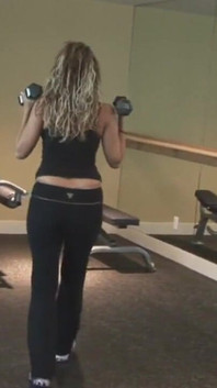 Betty Spanks nu poate face sex oral adânc în gât fără probleme