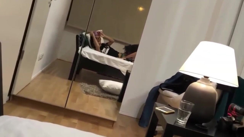 Shrima Malati: Bercium Dan Kongkek Wanita Hitam