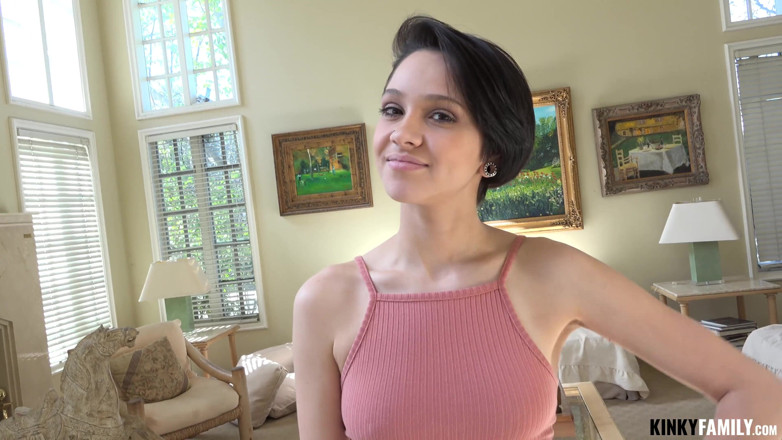 Kinky Family: Ma demi-sœur veut ma bite pour son anniversaire