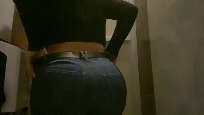 SENSESEX: Kompilacja sikania w publicznych toaletach