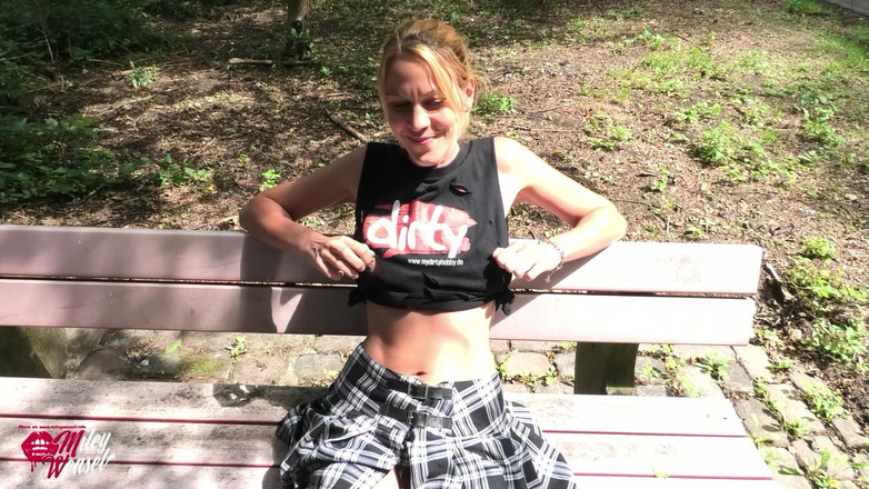 Miley Weasel: Гарячу блондинку суку відтрахали на відкритому повітрі в машині!!