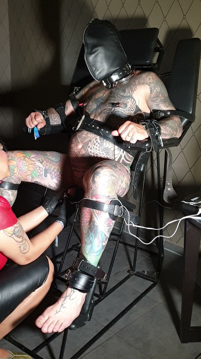 MiLadySaintLawrence: 被绑在绑缚椅上接受电击