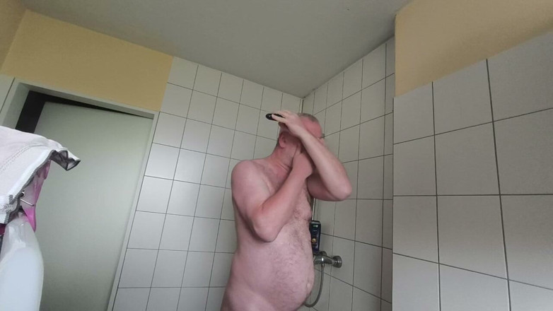 Carmen_Nylonjunge: Chico De Nylon Desnudo Y El Recortador De Pelo Largo