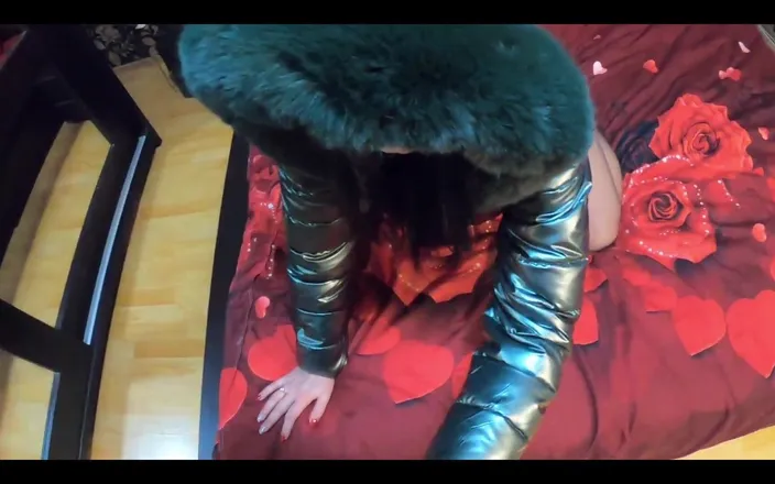 MilfyCalla: Stepmom Was Face-fucked. Cum on Shiny and Fluffy Down-jacket.