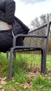 Halka açık bir parkta bir sürü yabancı tarafından sikiliyor