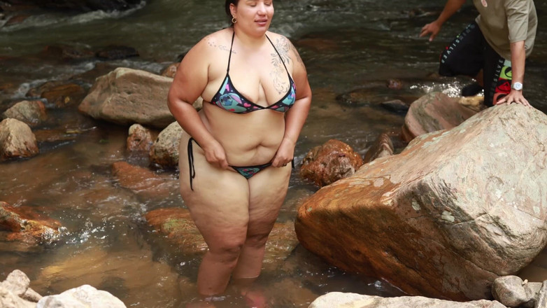 Lexly_16: Fucking in the River with a Dicky Guy Outdoors