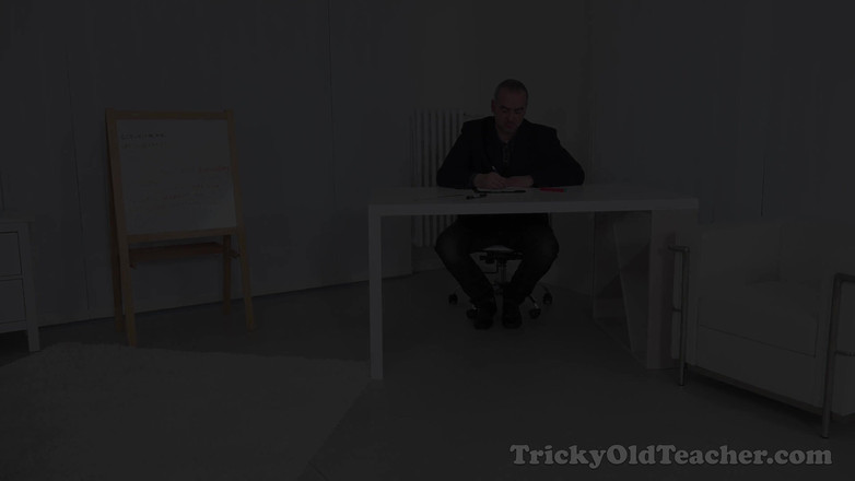 Tricky Old Teacher: Podstępny nauczyciel uczy Lita Phoenix niegrzecznej lekcji