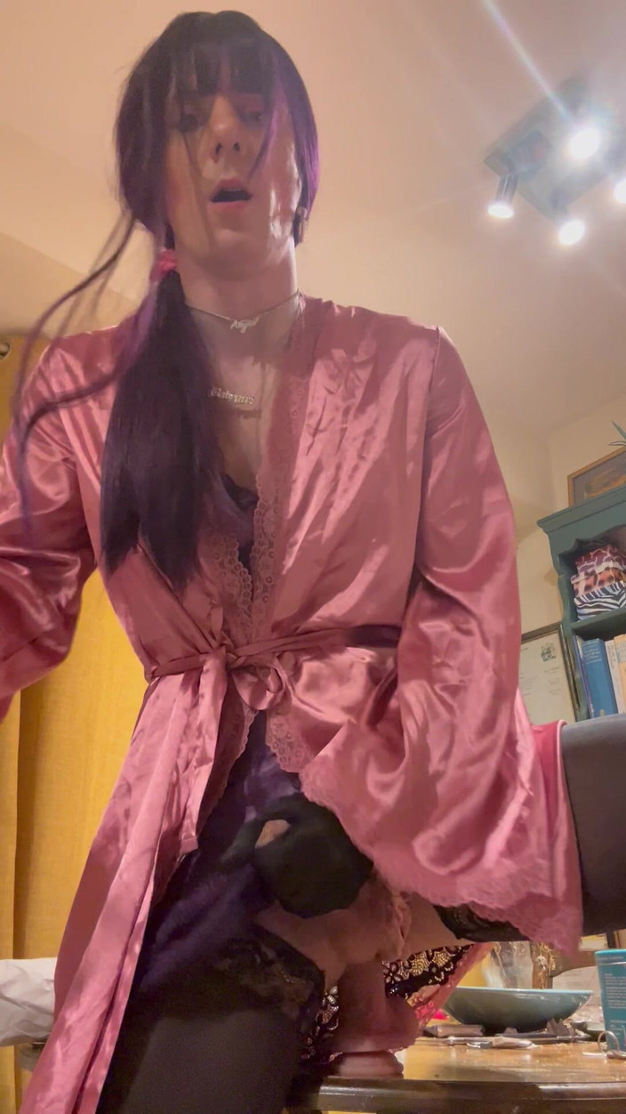 Jessica silk: Jess silk cavalca un dildo