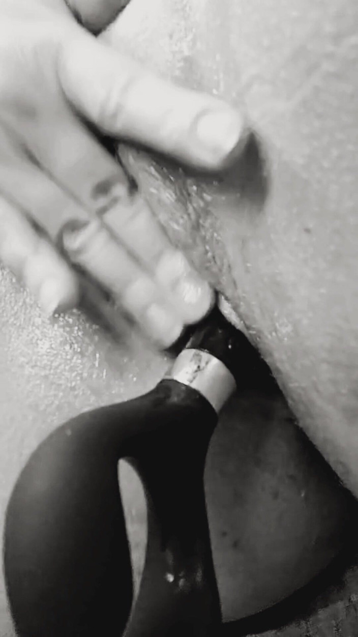 Misses Dickinson and Roughael: Se min fru och jag komma i het solo action