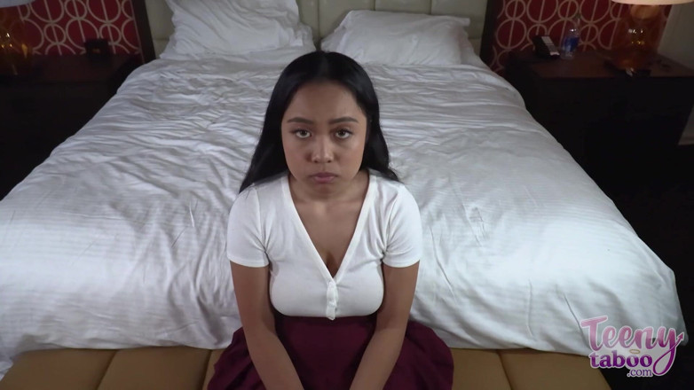 Teenytaboo: Luna Mills estudiante tabú