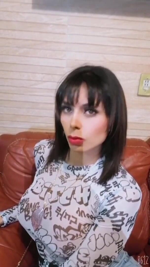Barbietransxxxx: Tranny with model face penetrated at home anal
