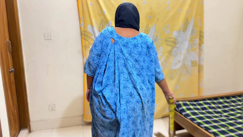 Aria Mia: Büyük sarkık sütlü memeler ve göt ateşli Endonezyalı Müslüman teyze...