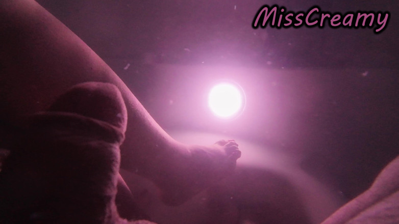 Miss Creamy: Ukazuji čůráka před mým učitelem ve veřejném bazénu a pomáhá mi...