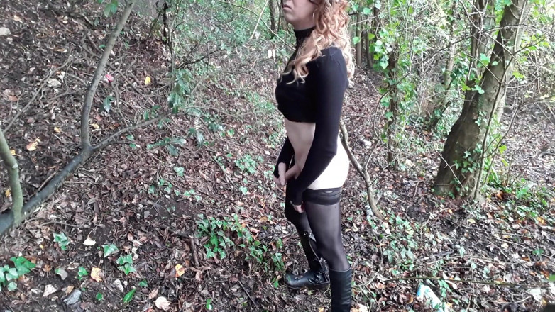 The Midnight Minx: Themidnightminx woodland wank