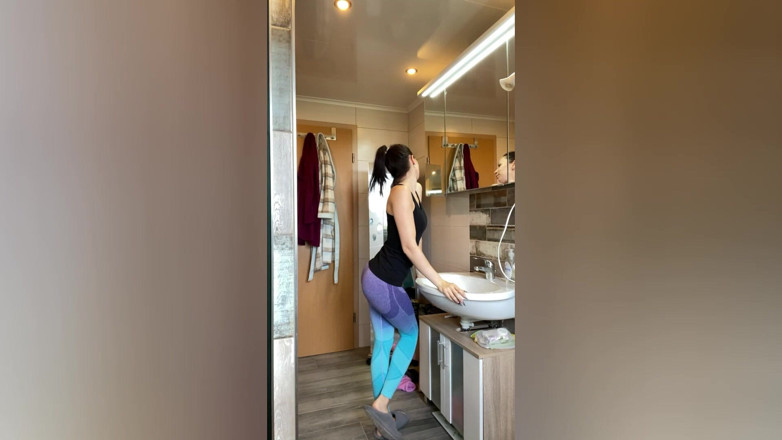 Ronya-Rabe: Now It's Getting Wet! Come Take a Shower with Me