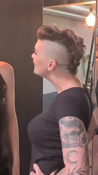 Gefickt, wenn sie erwischt wird, beim latexkleid der freundin