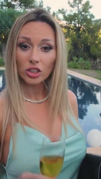 La damigella alexis crystal e l'ospite di matrimonio sexy eva generosi ti spompinano in segreto