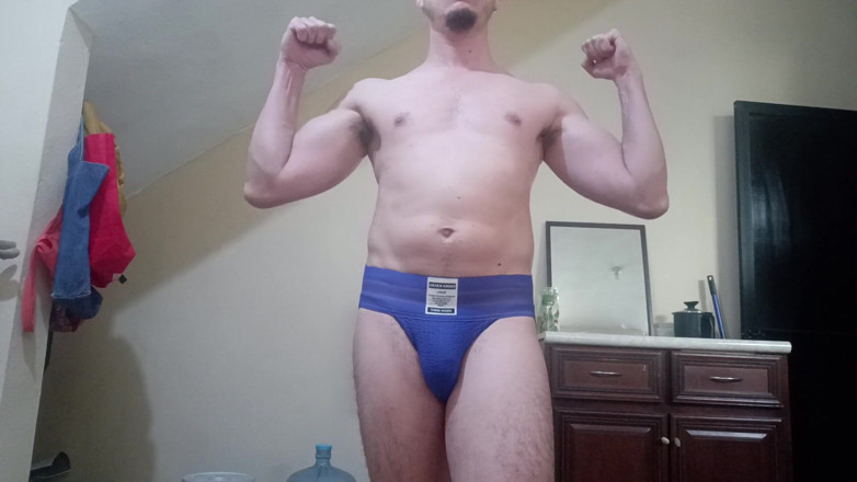 Tabasco Jake: Przystojny biały latynoski ćwiczy w Jockstrap