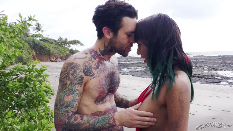 Burning Angel: Burningangel - Janice Griffith se fait baiser par de petites mains...
