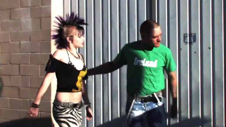 American Idol X: Polla tatuada en coño punk